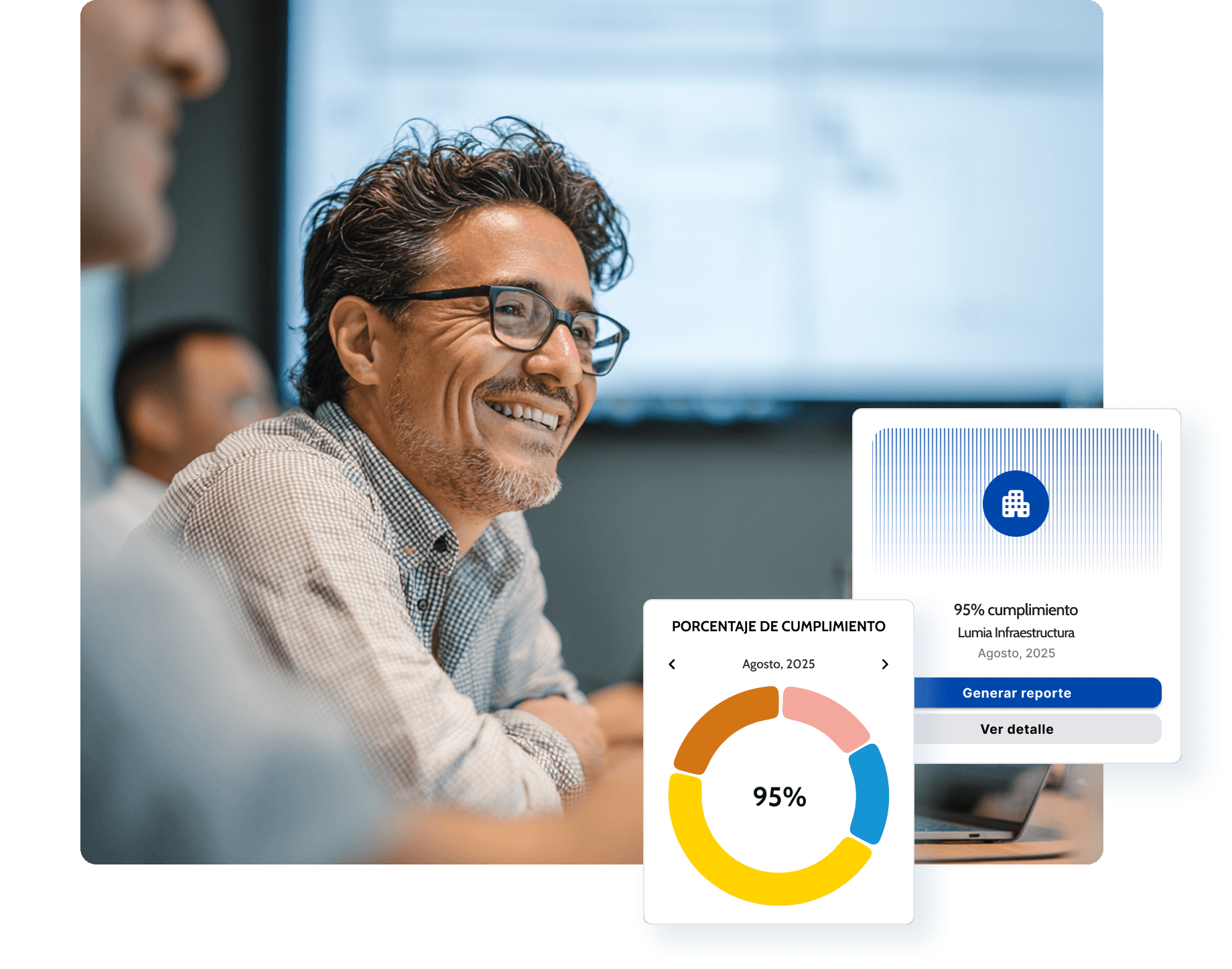 Smiling professional in meeting with dashboard showing 95% compliance for Lumia Infraestructura, August 2025.